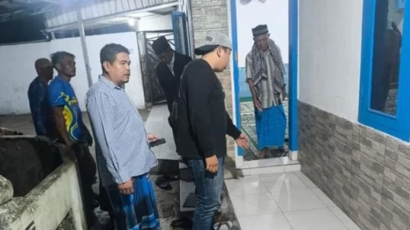 Bayi Perempuan Ditemukan Diteras Mesjid Nurul Hidayah, Kota Sukabumi.