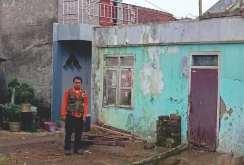 Angin Kencang di Subang Hempas Dua Rumah Warga dan Tumbangkan Pohon Besar di Palasari