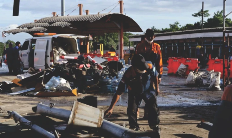 Petugas Masih Mencari Tahu Penyebab Kecelakaan di GT Ciawi, Bogor Petugas Masih Mencari Tahu Penyebab Kecelakaan di GT Ciawi, Bogor